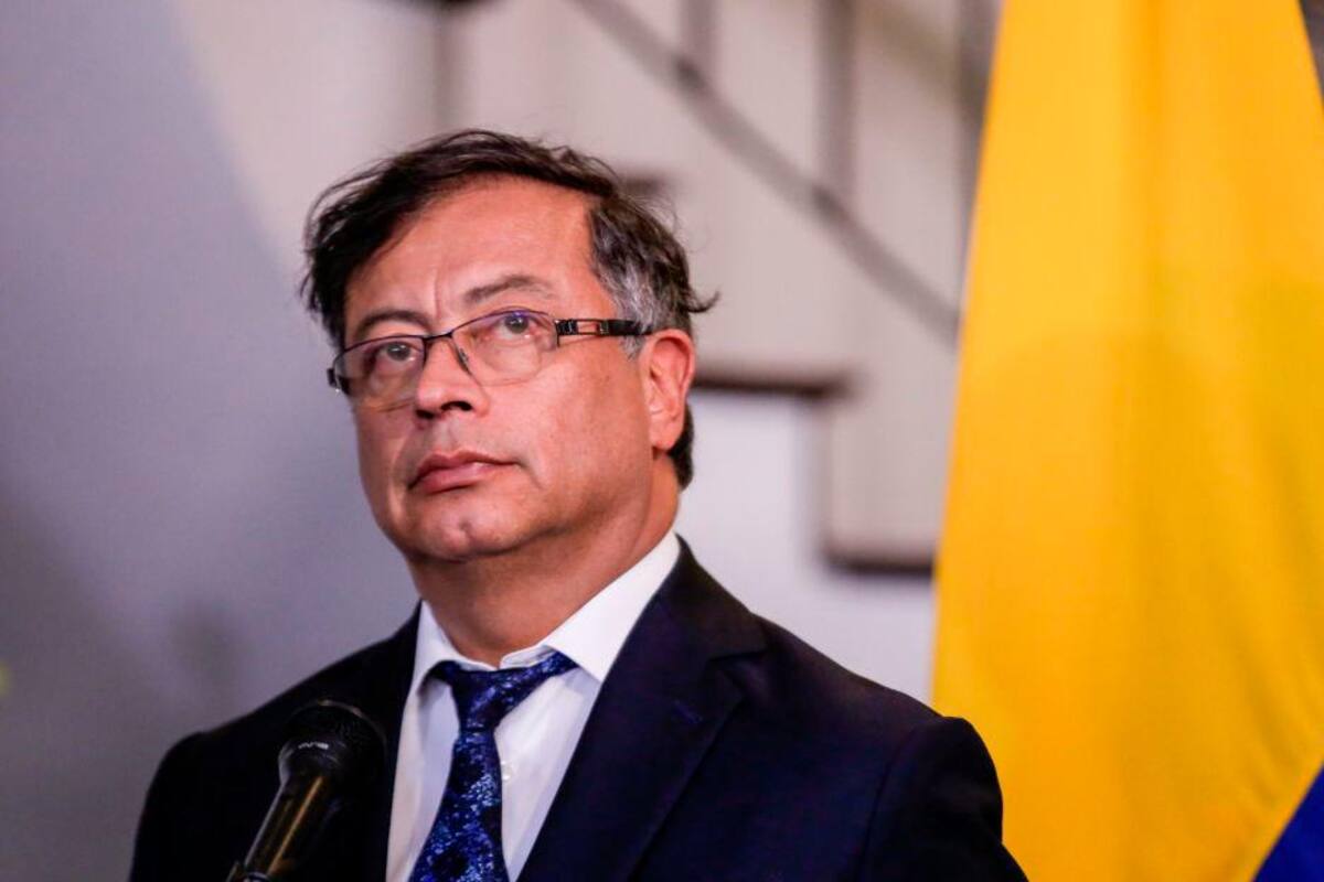 Gustavo Petro defiende a su gabinete por chuzadas en caso Sarabia