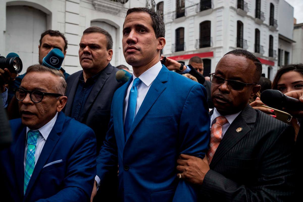 Guaidó se enfrenta de nuevo a Policía para entrar al Parlamento de Venezuela