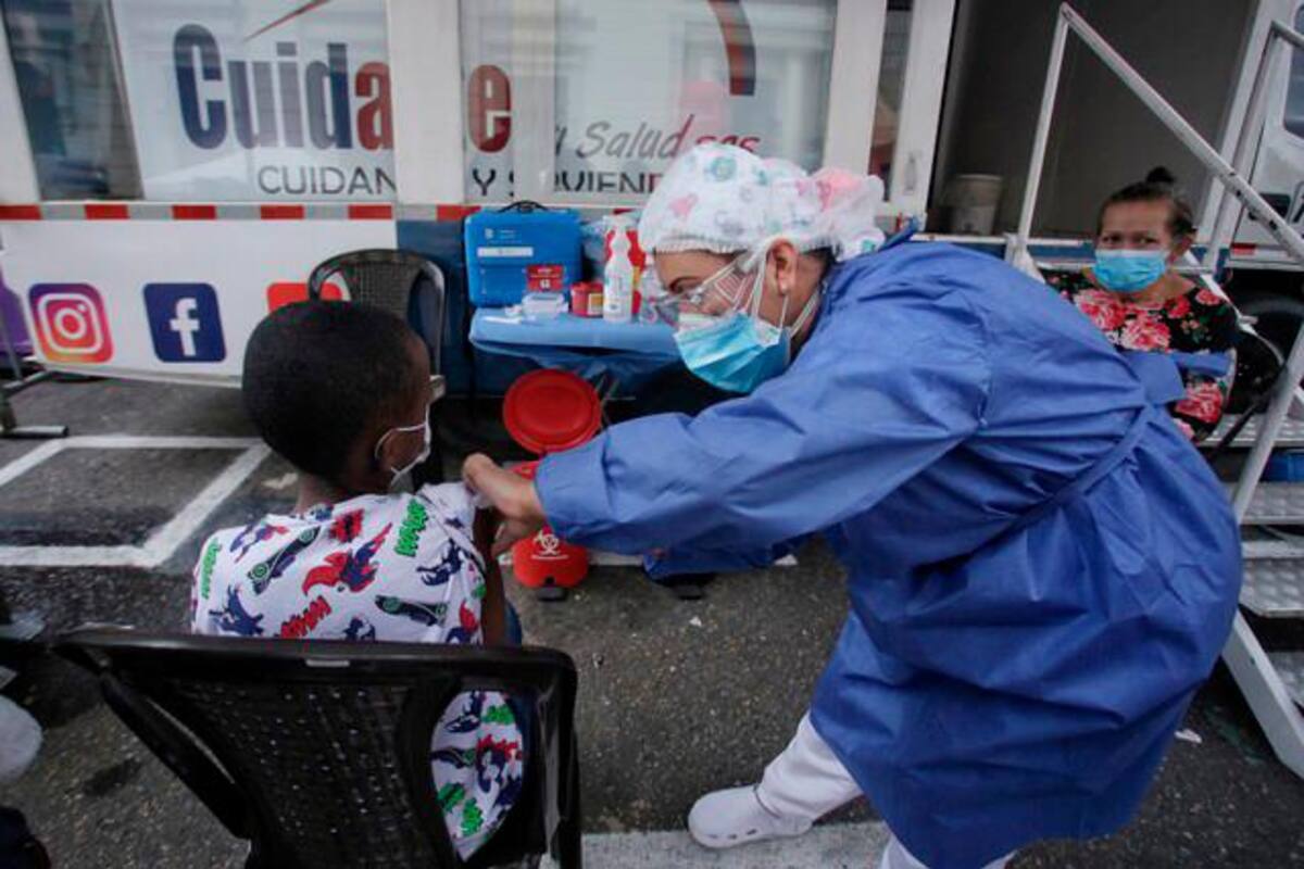 Con polémica, el Gobierno vuelve a mover el tema de la reforma a la salud