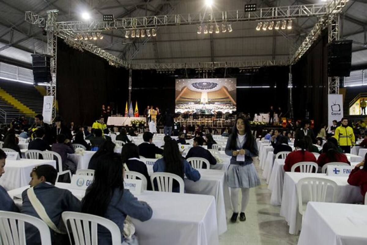 El Palacio de los Deportes fue el escenario donde los estudiantes de más de 100 colegios actuaron como delegados y embajadores de 109 países miembros de la organización de las Naciones Unidas. COLPRENSA