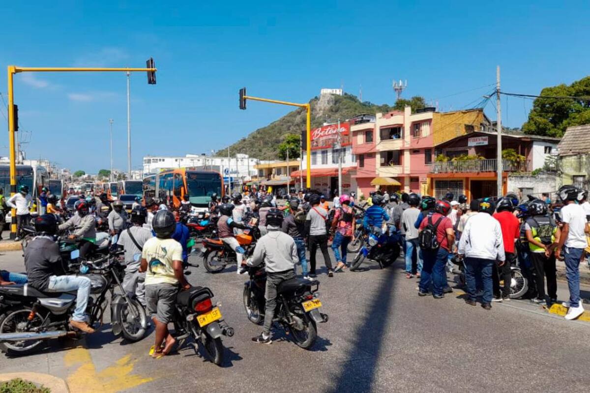 Transcaribe suspende operación por protesta de mototaxistas en Bazurto