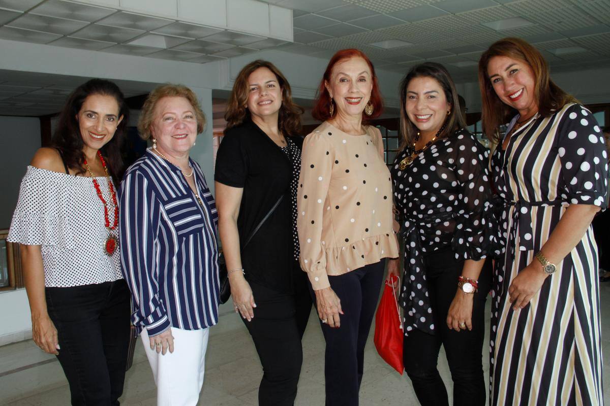 Alexandra Casas, Marina de Gómez, Nora Ramírez, Darly de Bustos y Liliana Lora.