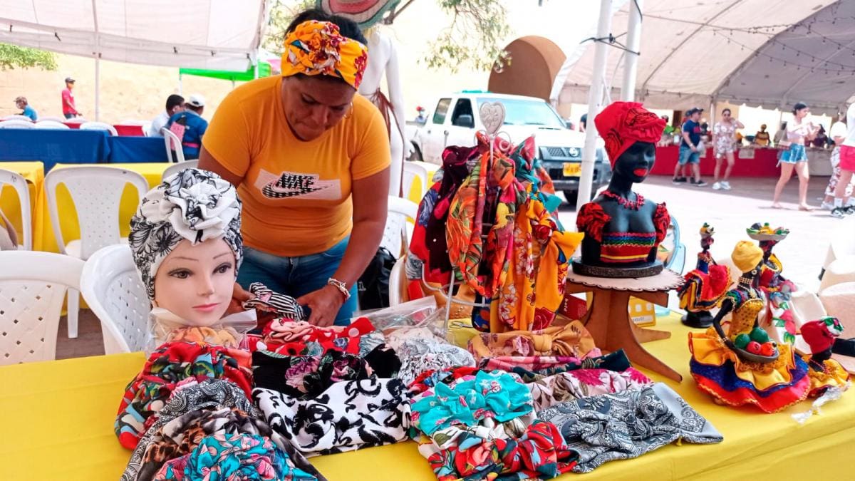 En el Festival del Dulce las mujeres artesanas también ofrecen sus productos típicos del caribe. // Foto: Zenia Valdelamar.