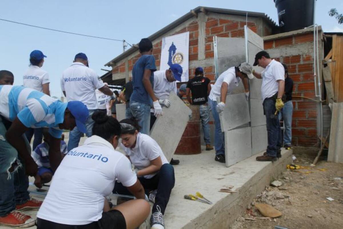 El ciclo de construcción demora de 30 a 45 días, aunque la casa modular puede ser armada en un día. El sábado pasado cerca de 85 voluntarios estuvieron en Puerto Rey para darle “Un Techo Digno” a cinco familias. // JULIO CASTAÑO-EL UNIVERSAL