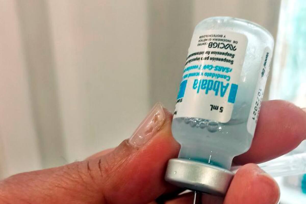 CNN despide a 3 empleados por ir a la oficina sin vacuna anticovid