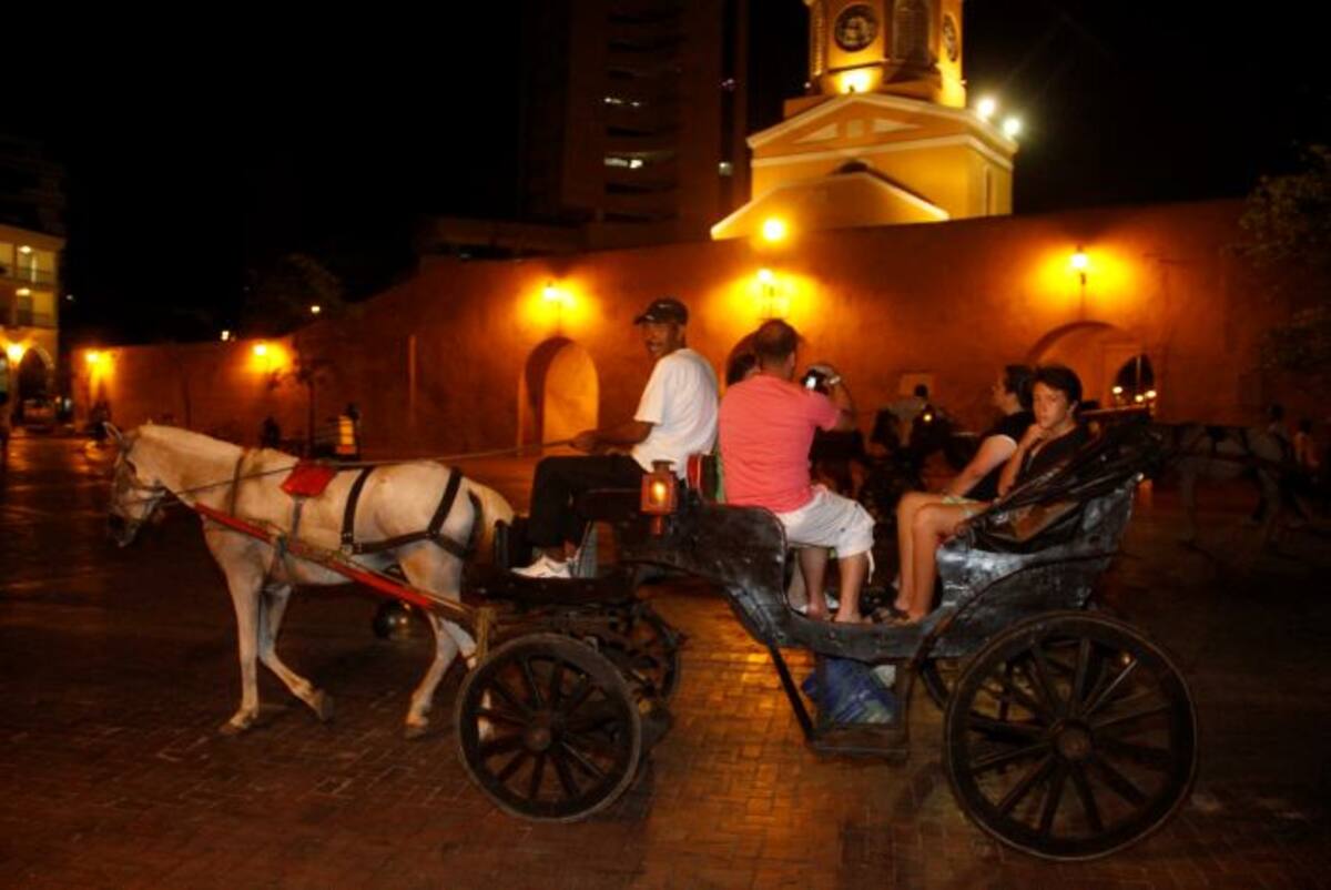 Por ofrecer una experiencia memorable a los viajeros de la línea de cruceros Princess, el “tour de coches de caballos” recibió la placa “Low Volume Tour of the Season”. Archivo El Universal