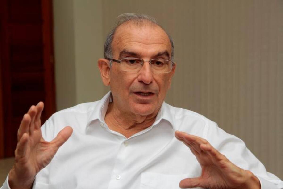 “Es inaudito que un senador trabaje menos que cualquier colombiano”: De la Calle