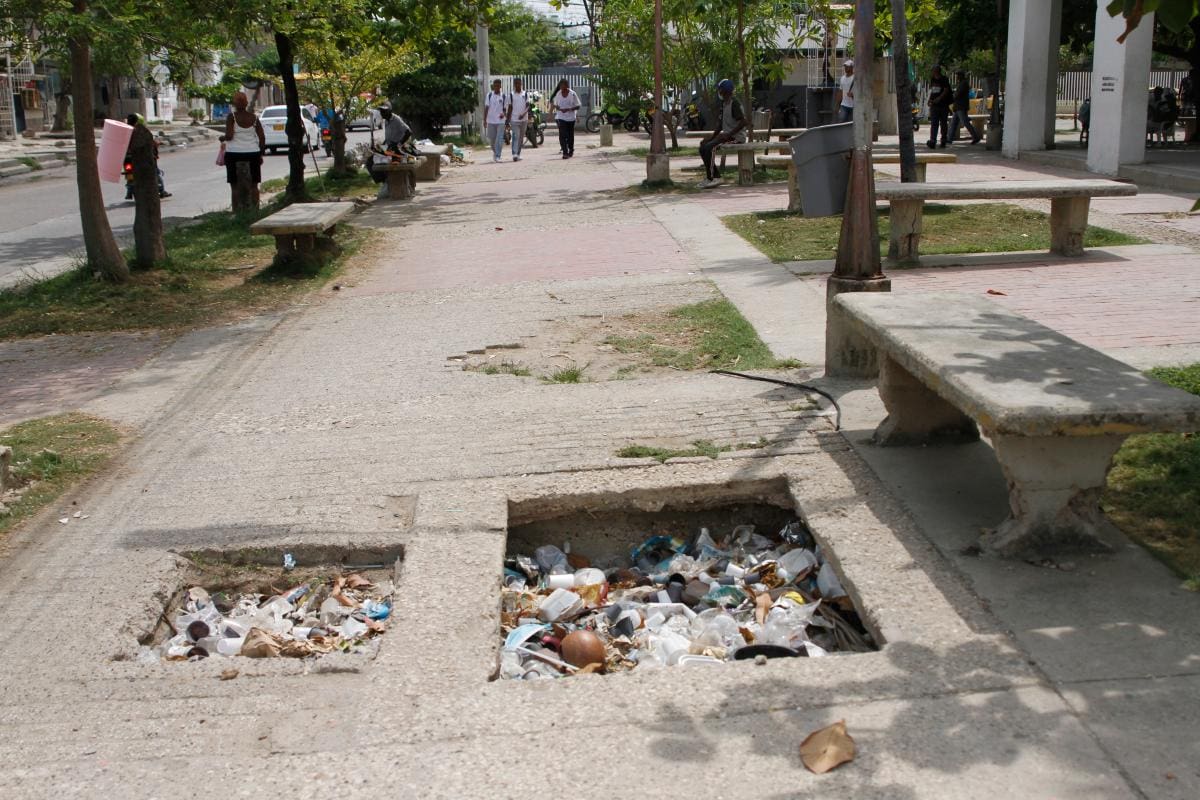 Lo que pasa frente al CAI y la sede de la Alcaldía Local de Santa Rita