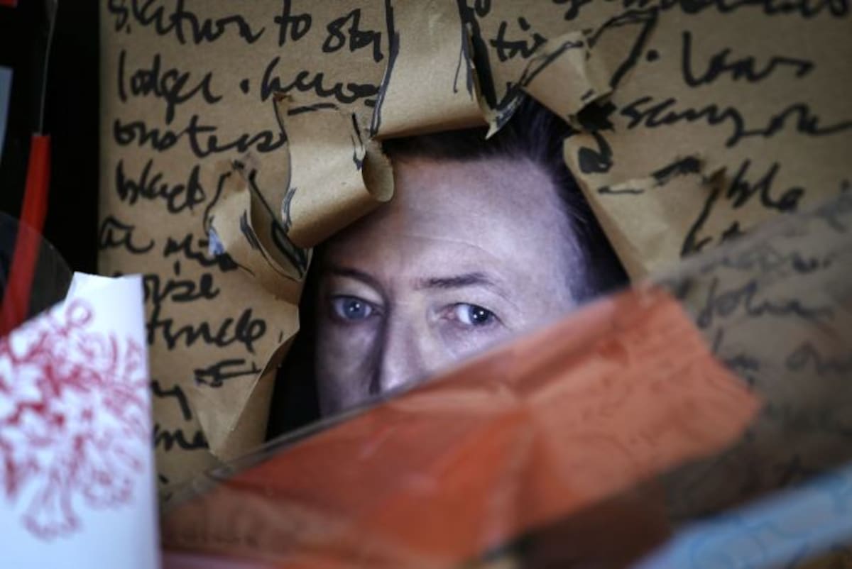 "Blackstar", que lleva en la tapa una enigmática estrella negra de cinco puntas, incurre en el jazz, con batería y saxo compartiendo protagonismo con la inconfundible voz de Bowie, a veces suave, otras más grave. AFP KENA BETANCUR