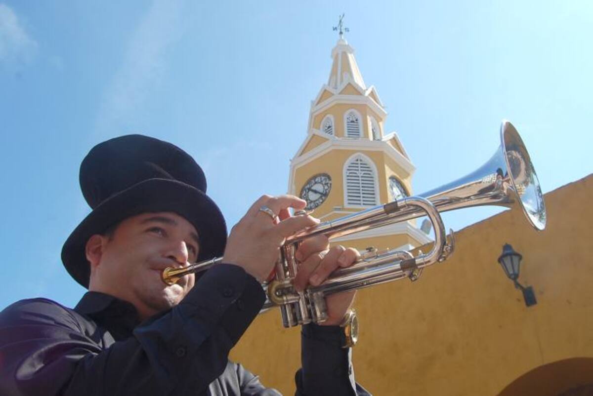 El espectáculo es visual, sonoro y artístico,una mezclan de salsa, latin jazz y la música del Caribe colombiano, con artistas de circo bajo la conducción del trompetista Nelson Gómez. Cortesía