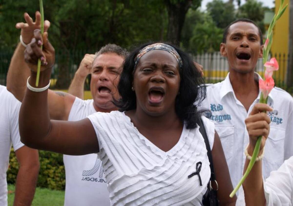 Bertha Soler, dama de blanco que obtiene pasaporte para salir de Cuba. AFP