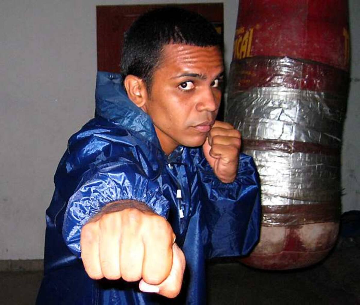 José Luis Prieto, ganó en su reaparición en el boxeo profesional.