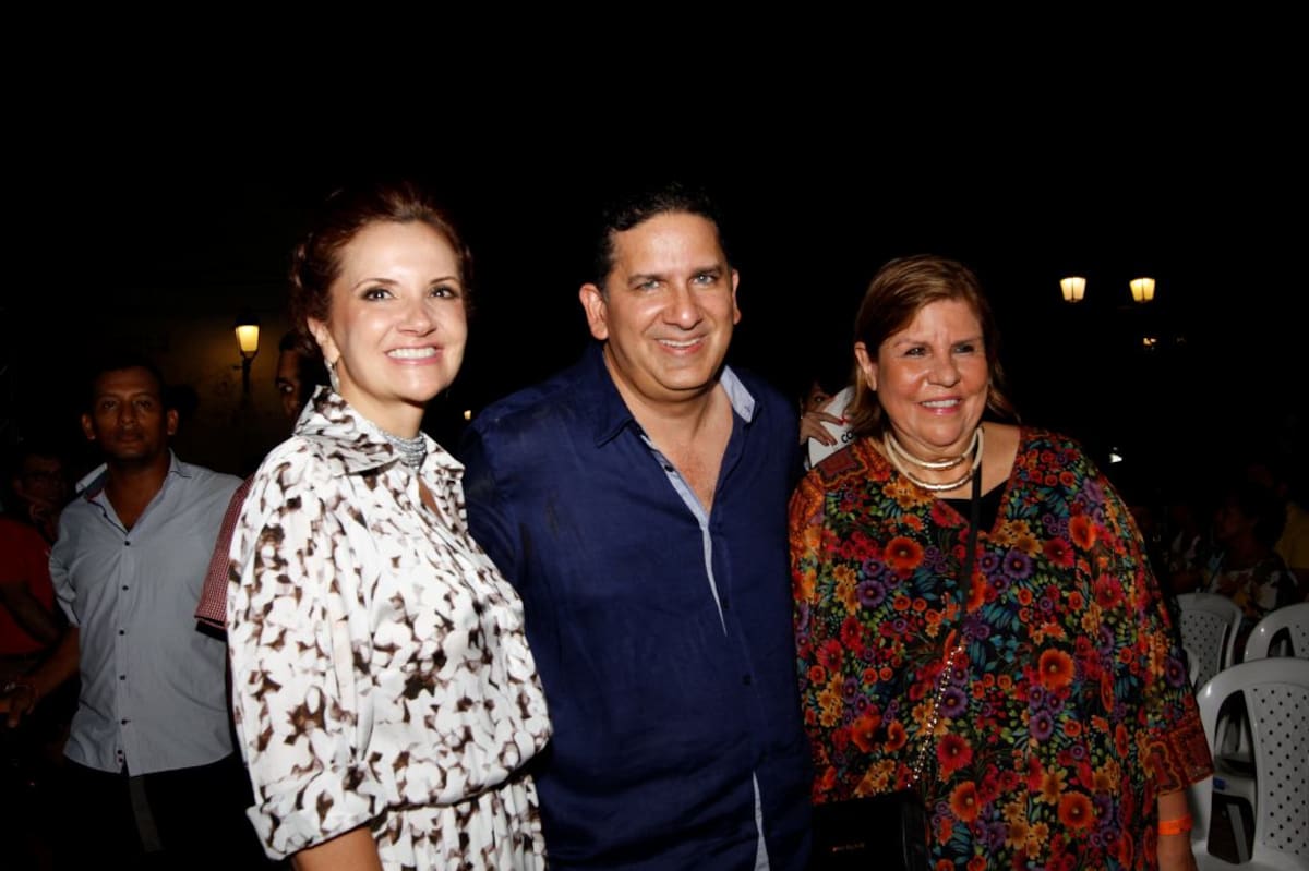Ana Elvira de Gossaín, Juan Carlos Gossaín y Fabiola Morera.