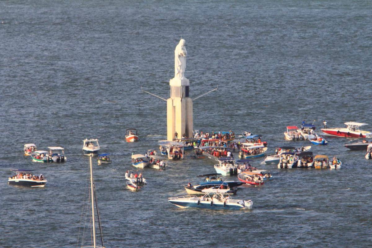 Desfile náutico en la bahía de Cartagena en honor a la Virgen del Carmen