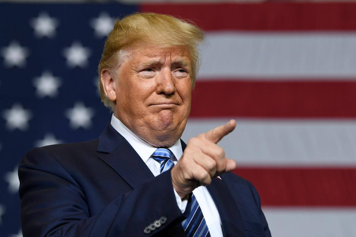 Trump quiere migrantes blancos y con dinero