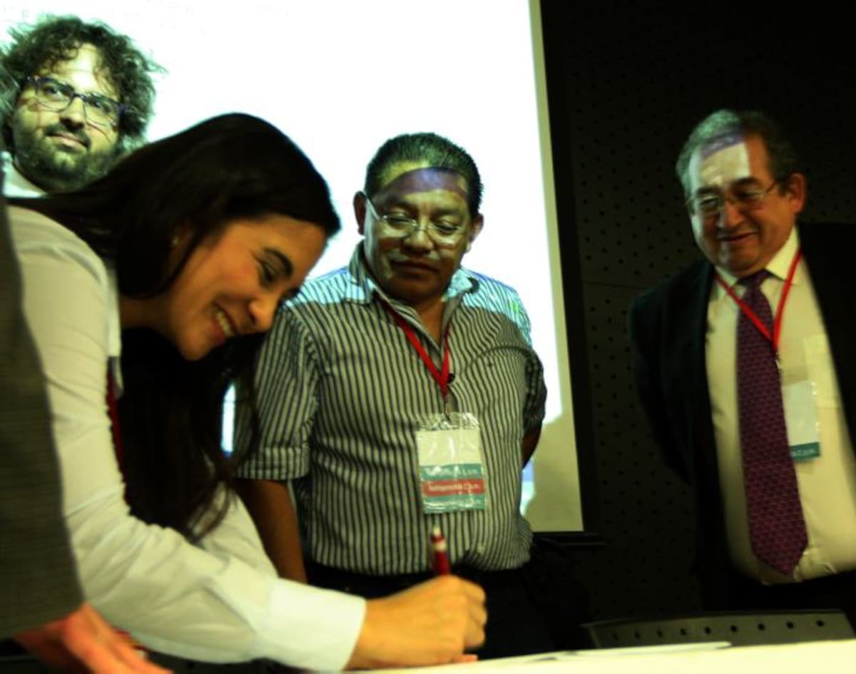 María Elena Vélez, secretaria del Interior de Cartagena, durante la firma del pacto en Medellín para la prevención social del delito.