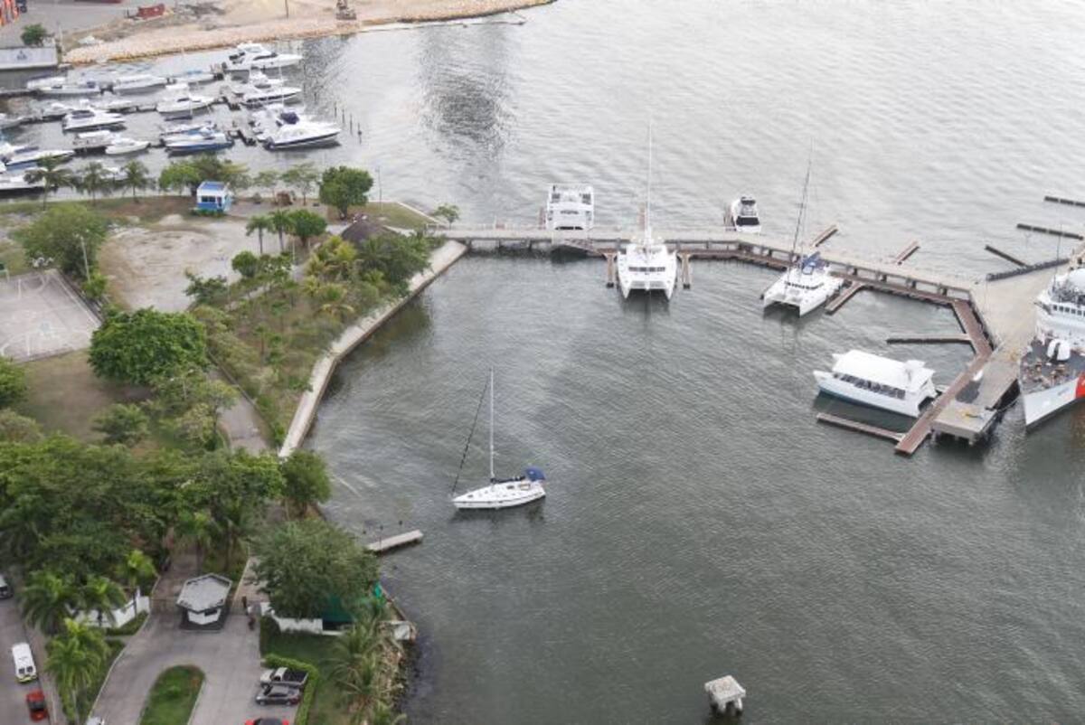 El Capitán de Puerto, confirmó que ya fue controlada la mancha, que se presento la tarde del sábado, en la Bahía de Cartagena y que alertó a las entidades ambientales. ARCHIVO