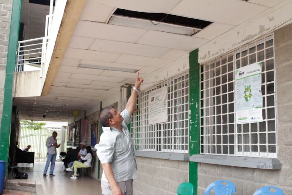 Además de los problemas con los suministros de agua y electricidad, las instalaciones de la institución educativa están deterioradas. Nayib Gaviria