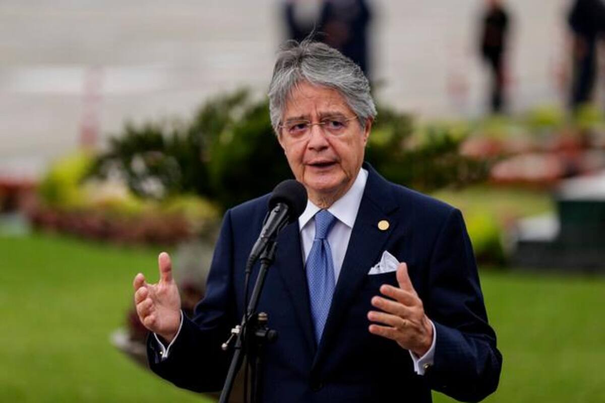 Hospitalizan al presidente de Ecuador por una infección en las vías urinarias