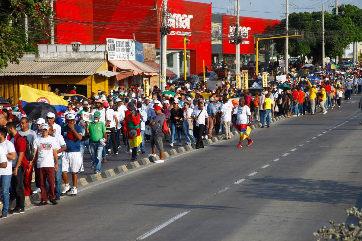 “Defendemos las políticas sociales”: marcha a favor de Petro en Cartagena