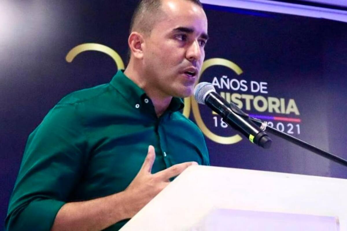 Detienen a alcalde con 149 millones en efectivo y cuatro pistolas