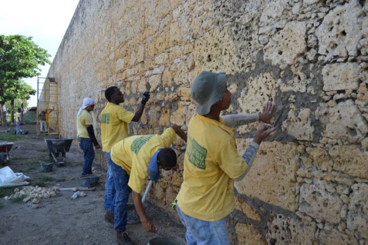 ETCAR, quien asumió la administración de las Fortificaciones, identificó las diferentes afectaciones en este tramo de muralla, el cual ha sido intervenido en los últimos tres años a fin de controlar dichas hendiduras. CORTESÍA.