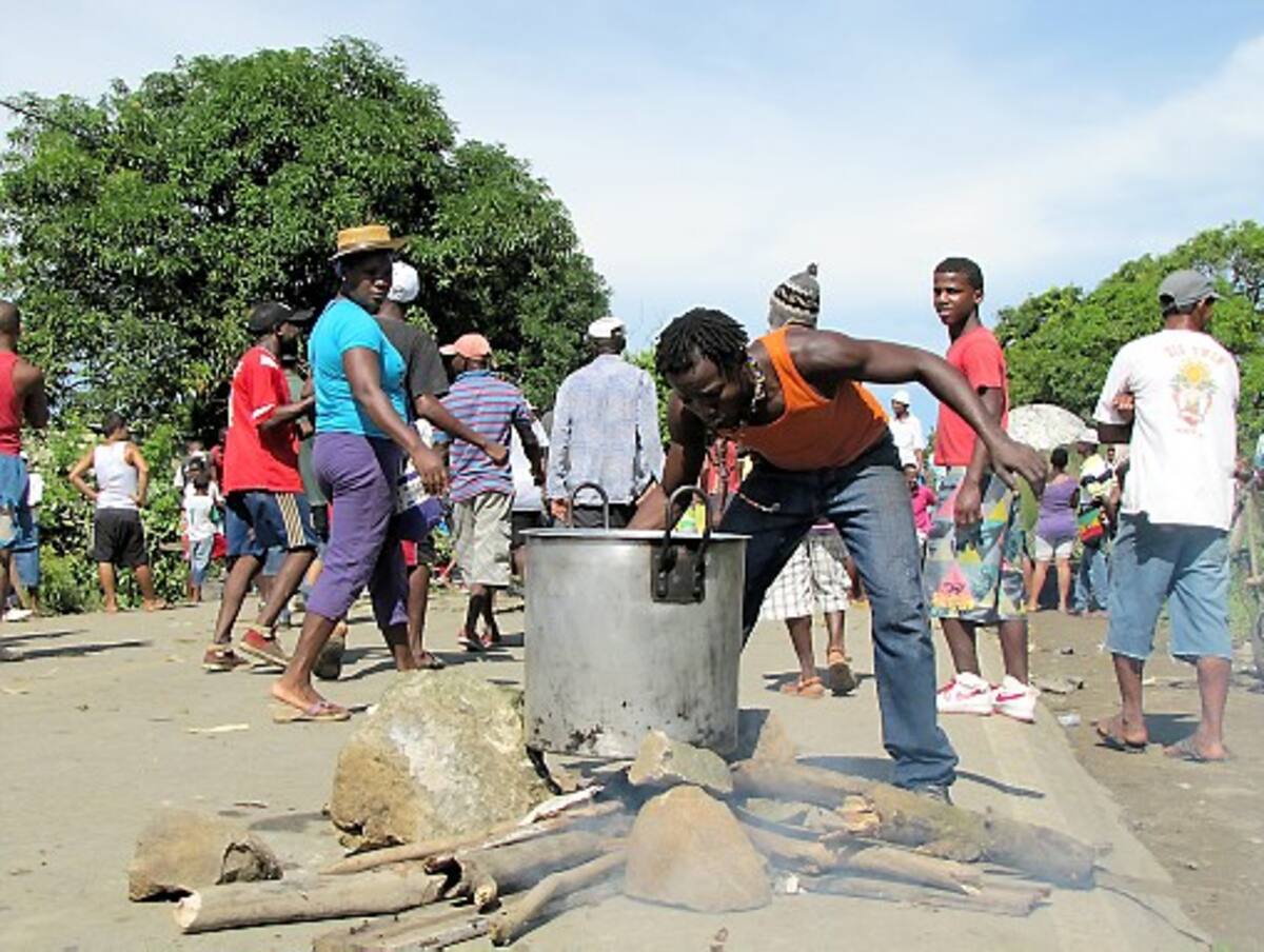 Más de 400 nativos de Palenque salieron del corregimiento hacia El Viso, donde prepararon el sancocho que más tarde fue violentado por el Esmad. ARCHIVO