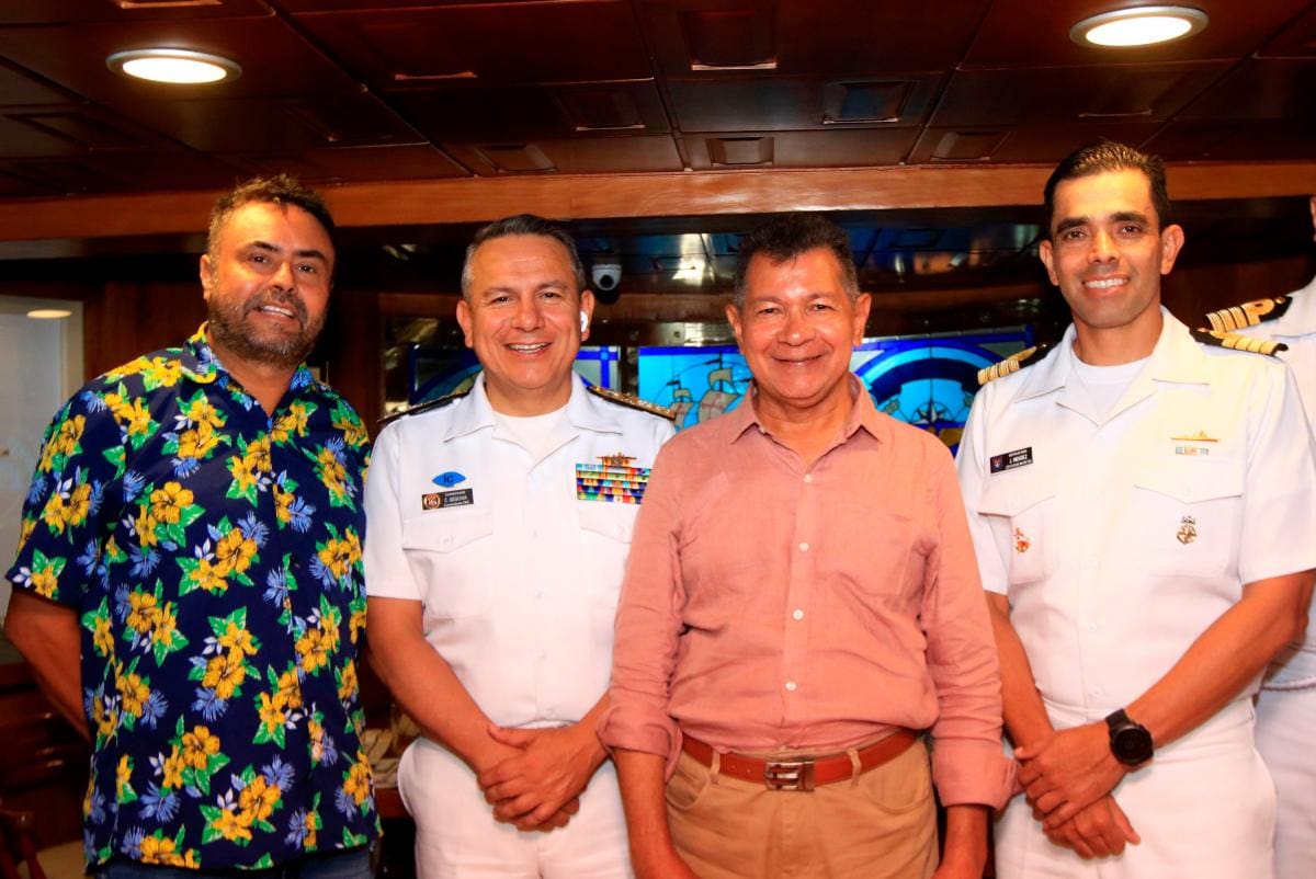 John Montaño, Contralmirante Camilo Segovia, José Alfredo Vital y José Cristóbal Méndez.