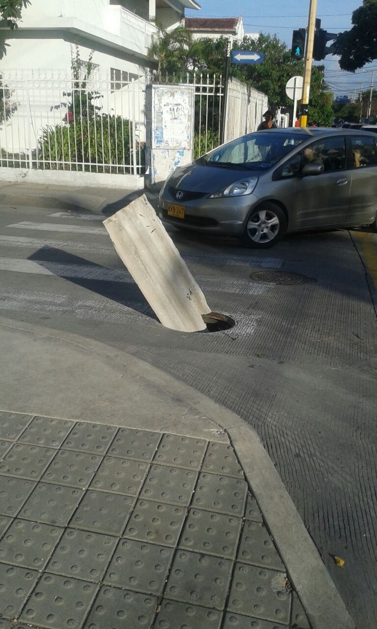 Tapa de registro que genera preocupación en la comunidad. Cortesía