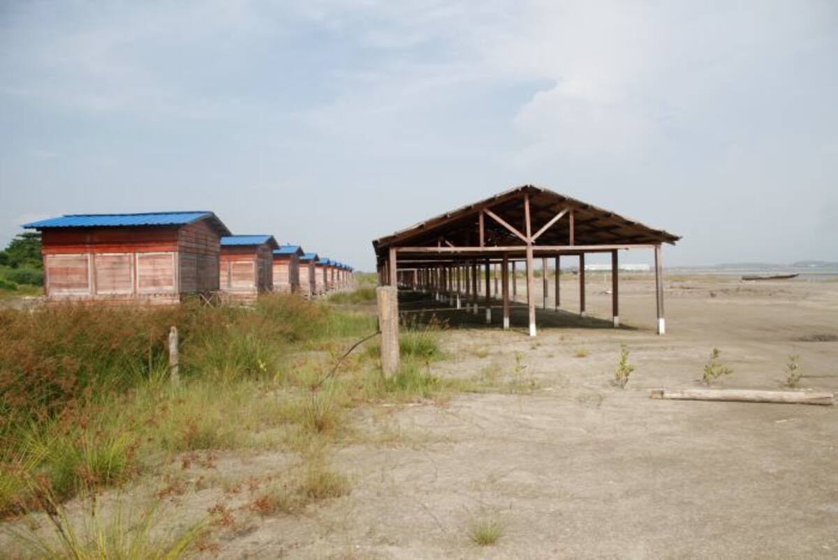 La construcción de estos módulos en la playa y la entrega de 12 lanchas a pescadores fueron otras de los proyectos de Acuacar. Oscar Diaz Acosta / El Universal