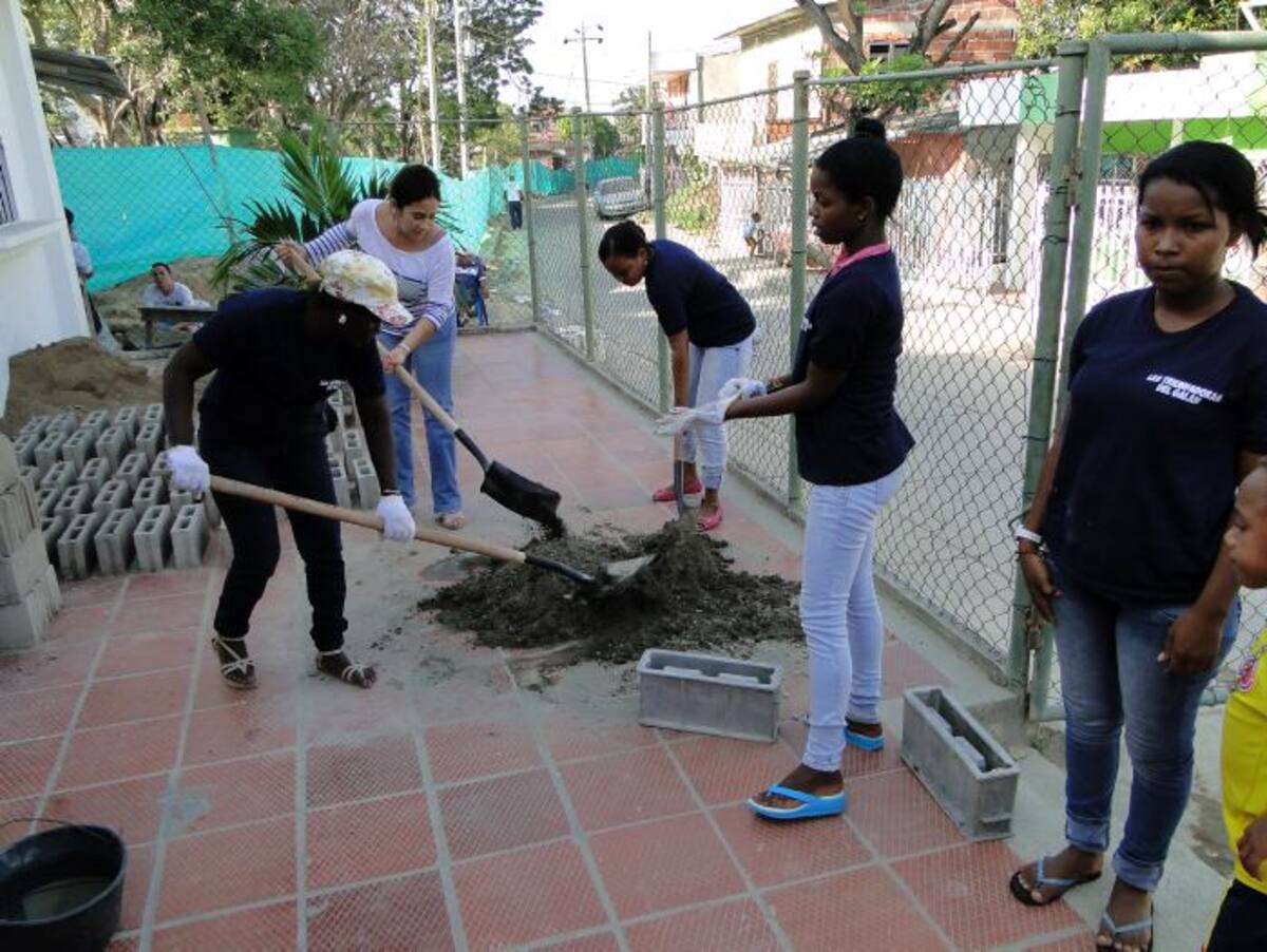 Mujeres emprendedoras cabeza de familia, del barrio José Antonio Galán.