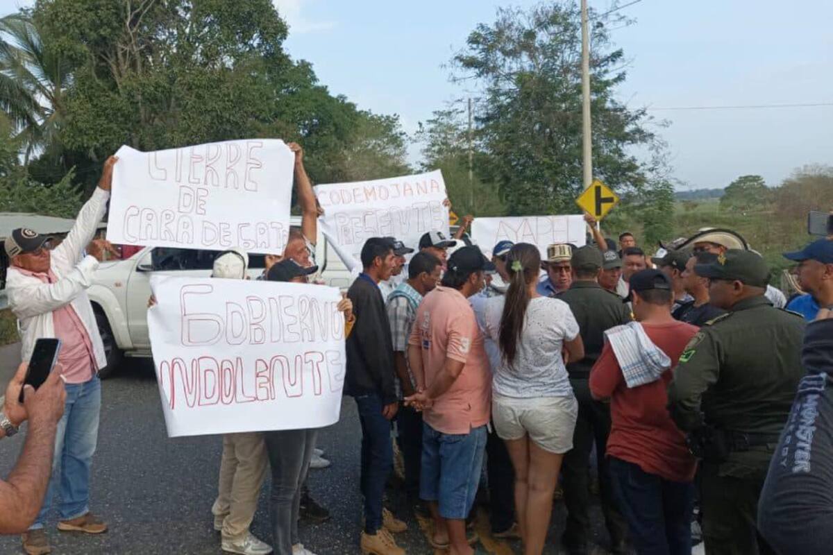 Escasez de gasolina y de alimentos por bloqueo del puente del San Jorge