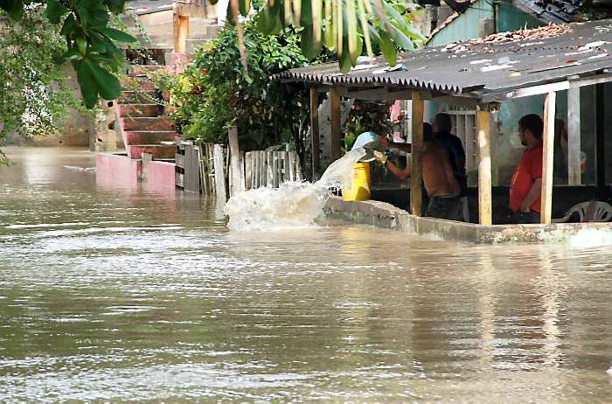 Inundaciones presentadas el martes en la ciudad. En la imagen aparece un sector del barrio Fredonia. Oscar Díaz/El Universal