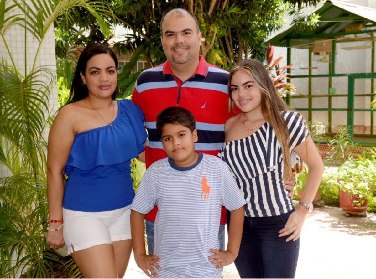 Atrás: Karina Rosales, Jorge Vergara y Natalia Vergara; adelante: Jorge Eduardo Vergara. CORTESÍA