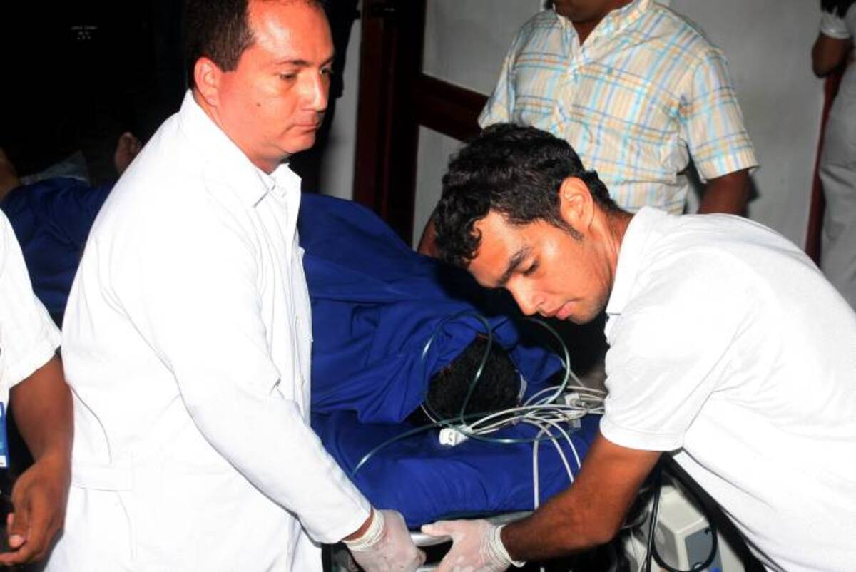 Luis Miguel Ramos Reyes, fue llevado en motocicleta de manera urgente a la Clínica Madre Reina. CORTESÍA