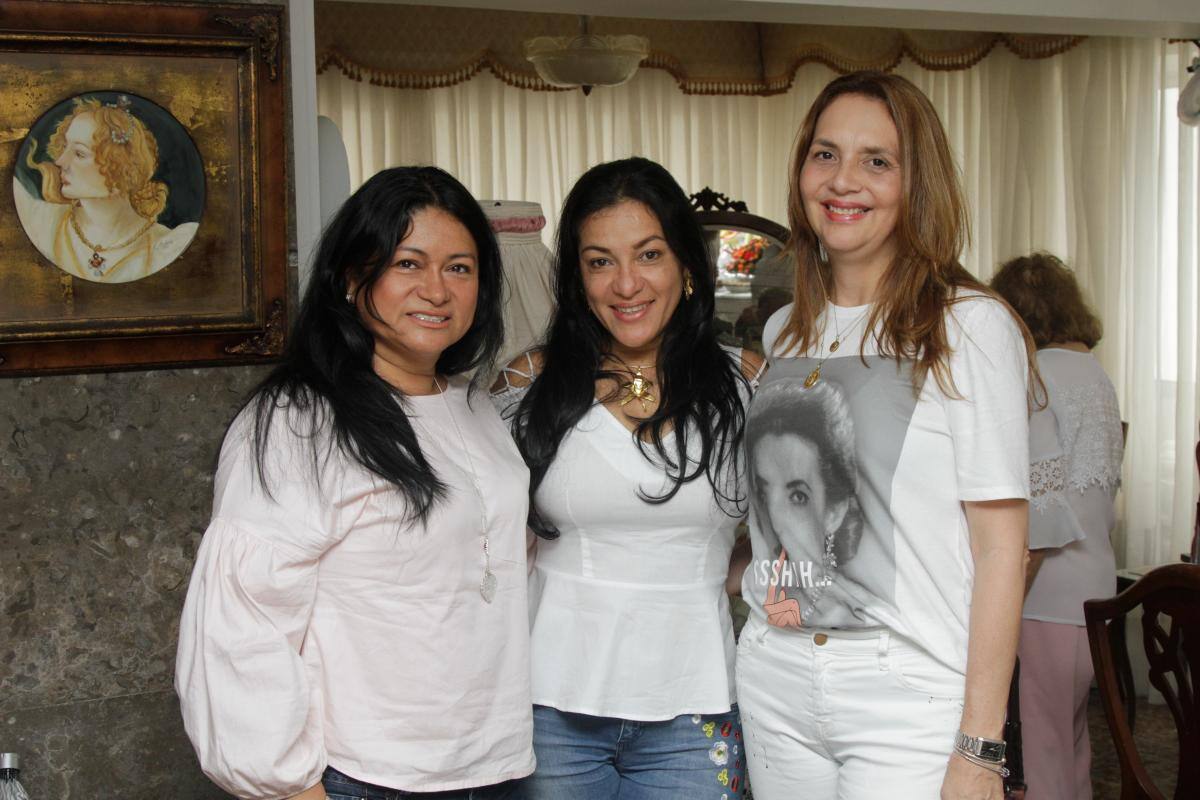 Candelaria Prado, María del Pilar Barrios y Mónica Alfaro.