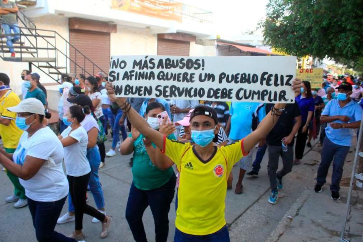 ¡Un suplicio! En Arjona no aguantan más los apagones de Afinia