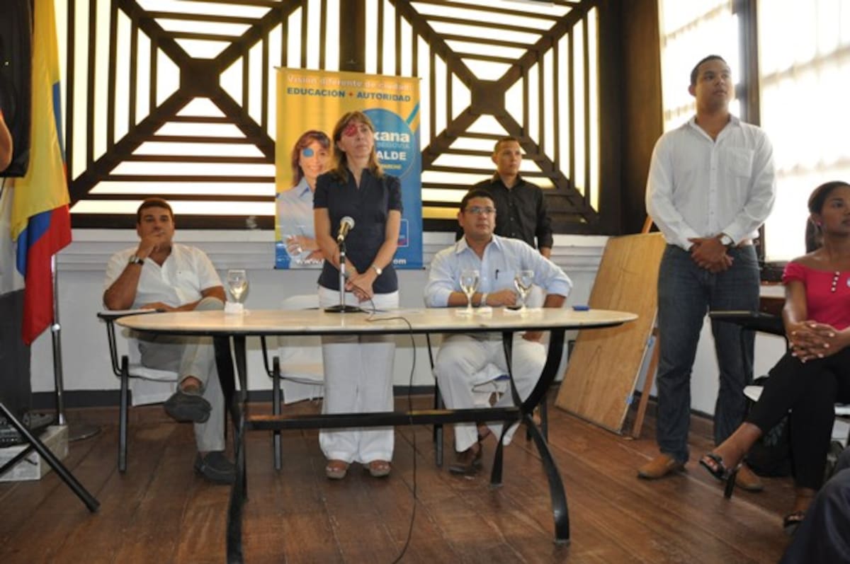 Los candidatos a la alcaldía y gobernación del Partido Conservador se fueron lanza en ristre contra los directivos de esta colectividad en Cartagena.Aquí, Segovia en momentos de su dimisión. Cortesia