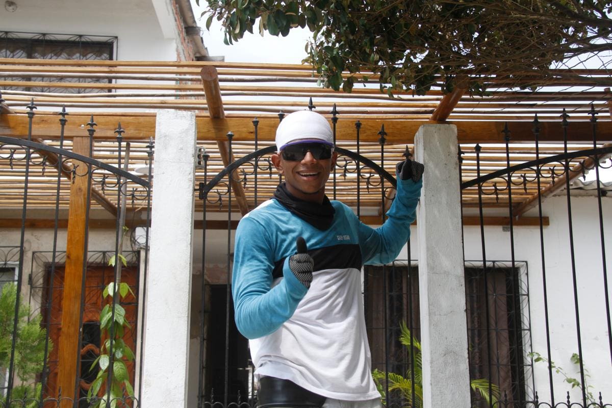 Sebastián es un mototaxista cartagenero que se ha vuelto viral en TikTok.//Foto: Luis Eduardo Herrán - El Universal.