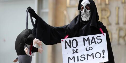 Colombianos dan ejemplo de creatividad y paz en las protestas
