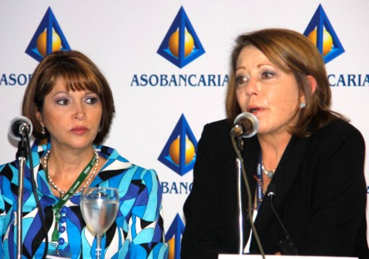 Carmiña Ferro, presidenta de la Junta Directiva de Asobancaria y María Mercedes Cuéllar, presidenta ejecutiva de esa asociación. ZENIA VALDELAMAR/ EL UNIVERSAL