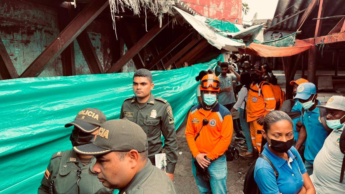 Cerramiento instalado ayer por la Policía de Cartagena. // Nayib Gaviria - El Universal