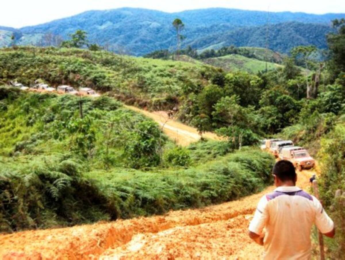 Es mejor andar a lomo de mula por el mal estado de las vías.