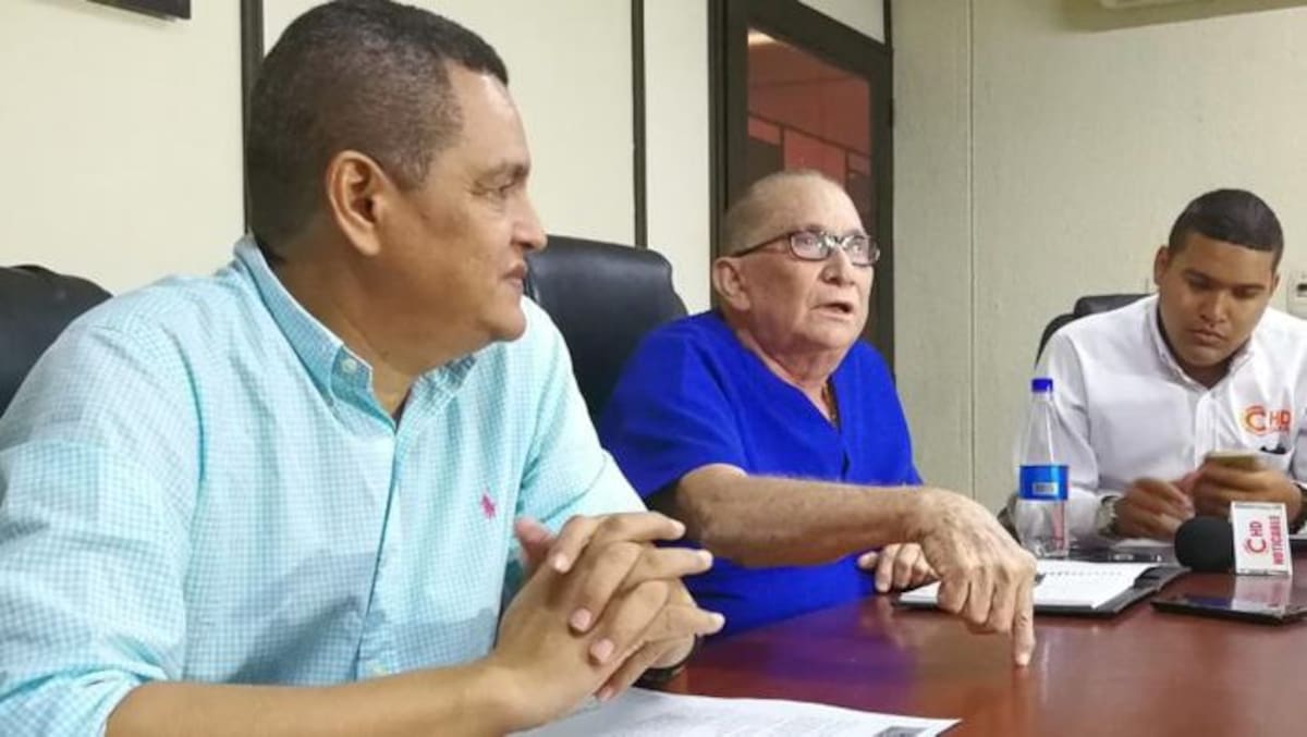 El subdirector del hospital, William Montes, explicando causas de la muerte del bebé. Cortesía