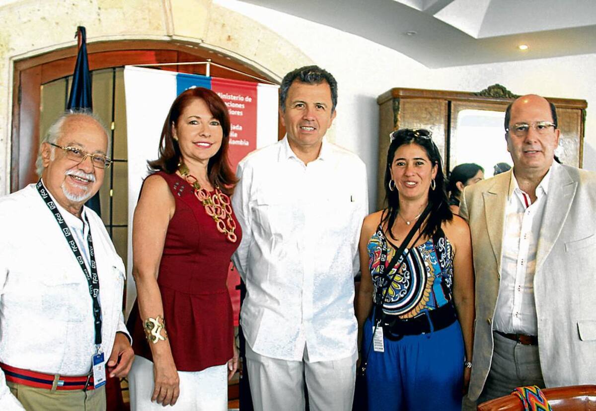 Carlos Muñoz, Chica Morales; el embajador de Chile, Gustavo Ayares Ossandón; Adelfa Martínez y Marcelo Dalmazzo. Zenia Valdelamar/El Universal/