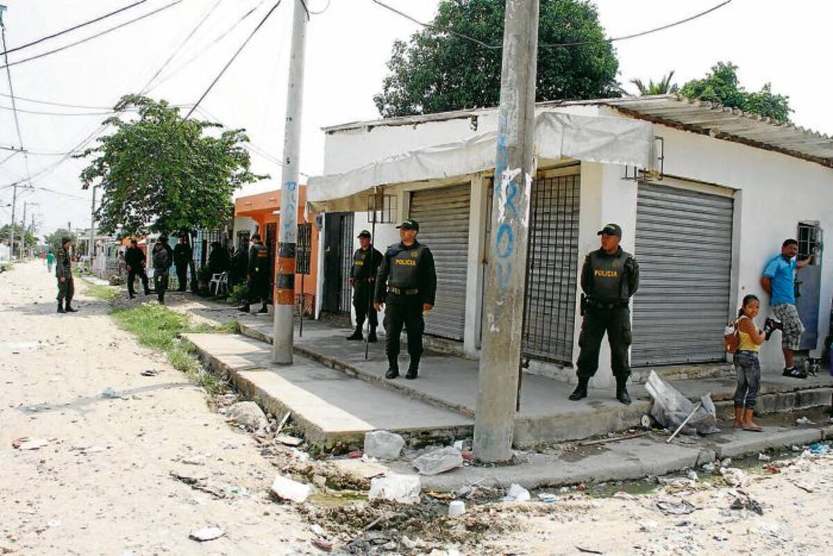El negocio donde ocurrió el hecho es custodiado por la Policía para evitar algún tipo de represalia. Los parientes del tendero abandonaron el lugar.