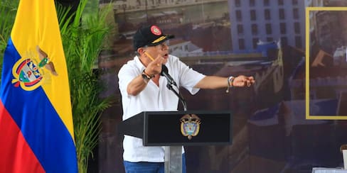 Petro reitera que “la oligarquía corrupta” inició un golpe de Estado contra él