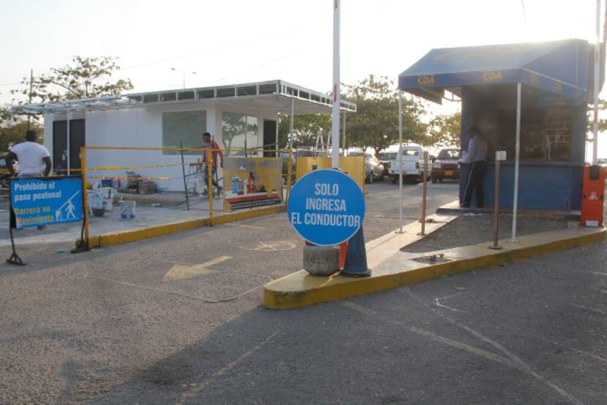 La nueva administración amplió de 1 metro a 2,50 el pasillo delantero para evitar accidentes. KAILLINE GIRALDO