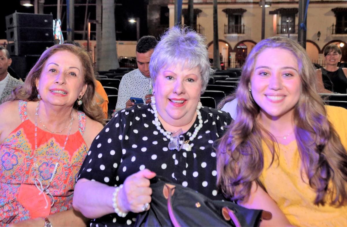Marina Morales, Alcira Morales y Adriana Sales Porto.