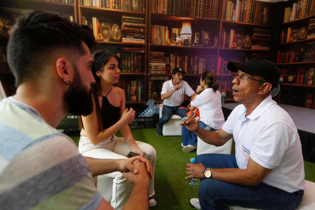‘Libros humanos’: un proyecto que dignifica a los habitantes de calle en Cali